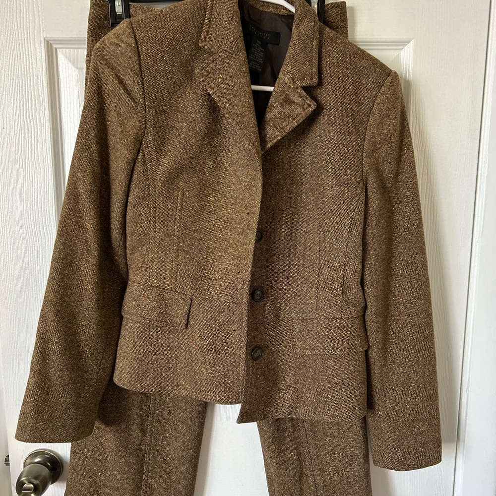 Beautiful classy pants suit by The Limited. Comfortable fit.